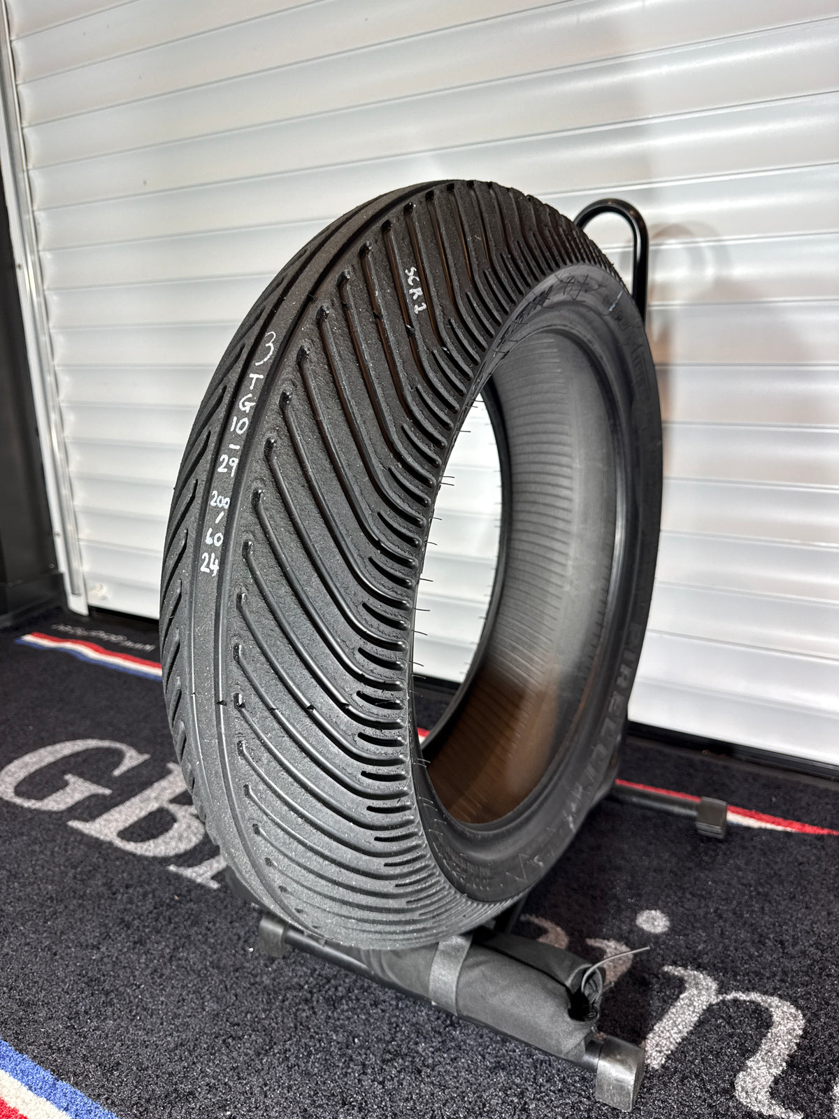 Pirelli Diablo Rain 200/60/17 Grade 3 (TG10-29)